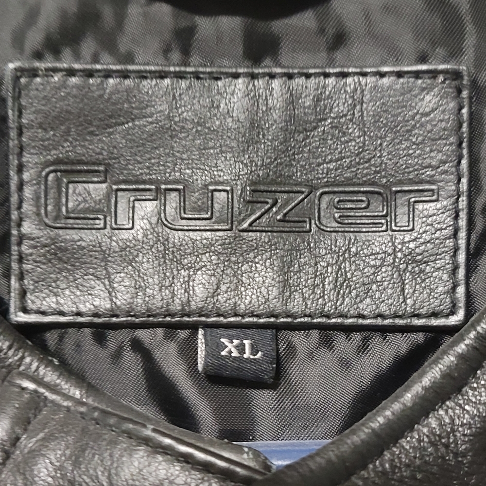 Elegant Black Leather Women's Jacket - Picture 11 of 11